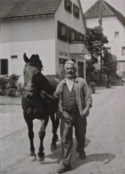 Güntert Eugen, Landwirt und Fischer, mit Pferd