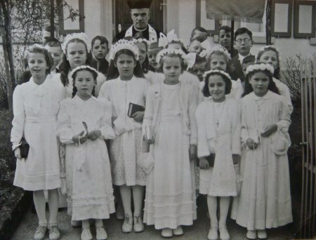 Kirchliches Leben 1950 - Erstkommunion mit Pfarrer Merkli