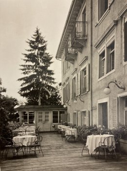 Ansichtskarte - _Sonne_ mit Terrasse auf der Rheinseite - ©Dorfmuseum