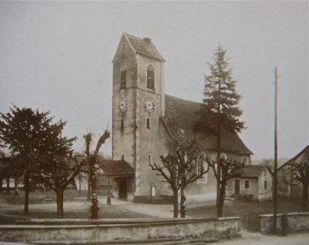 Kirche 1900 - Aussenansicht mit Kirchhof