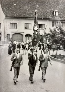Jugendfest 1953, der Umzug mit der Delegation von der Schützengesellschaft