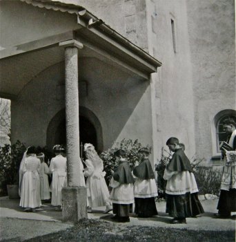 Kirchliches Leben 1953 - Erstkommunion mit Pfarrer Baumberger