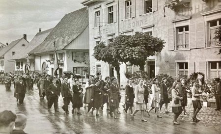 Kirchliches Leben 1945 - Glockenweihe, unter starker Anteilnahme der Gemeinde