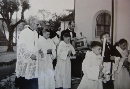 Kirchliches Leben 1957 - Einzug zur Kirchweihe