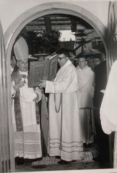 Kirchliches Leben 1957 - Kirchweihe mit Bischof Franzuskus von Streng